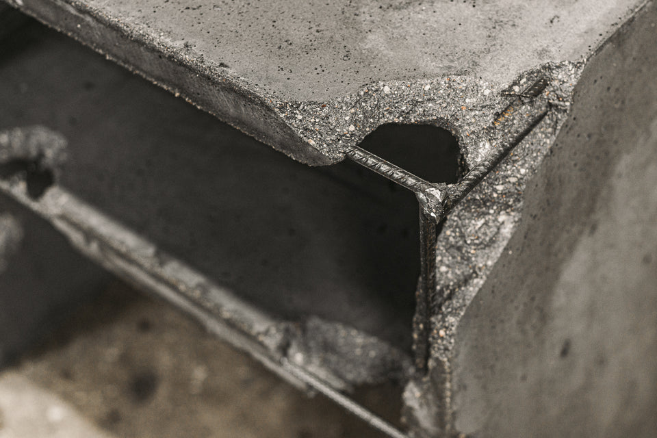 CONCRETE BEDSIDE TABLE 891