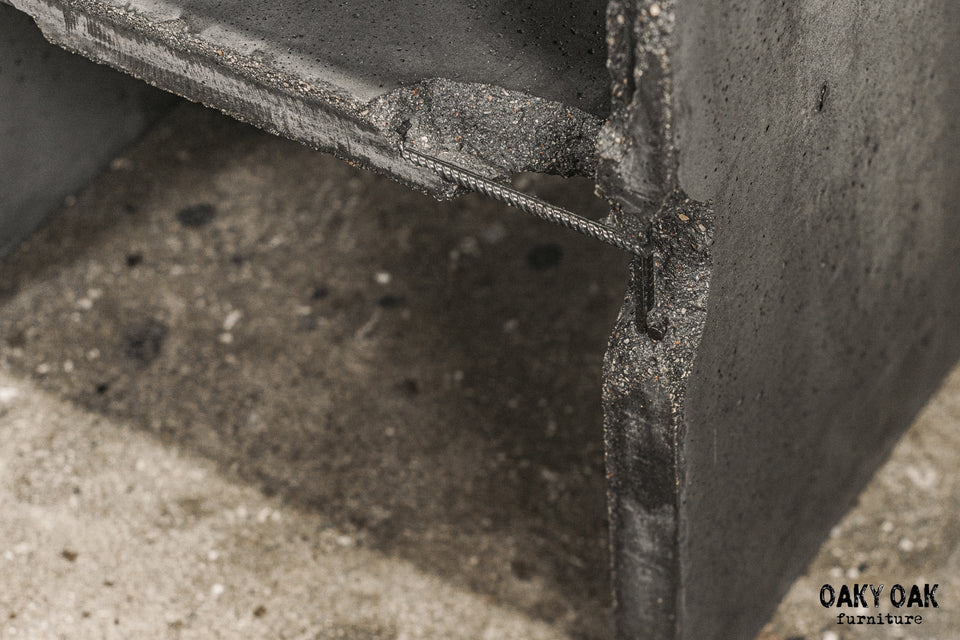 CONCRETE BEDSIDE TABLE 891
