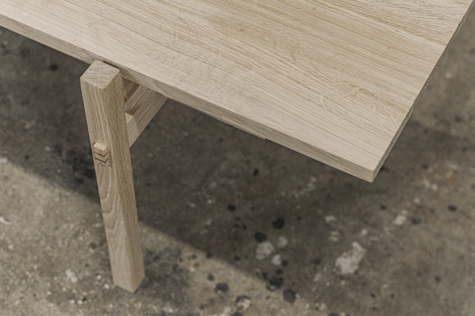 TV TABLE 819