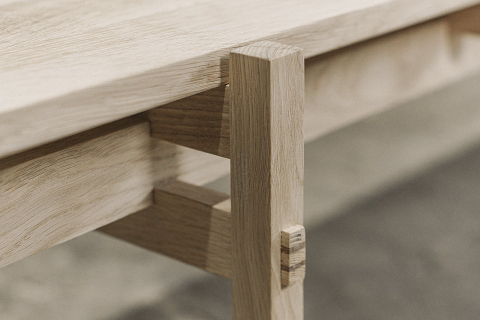 TV TABLE 819