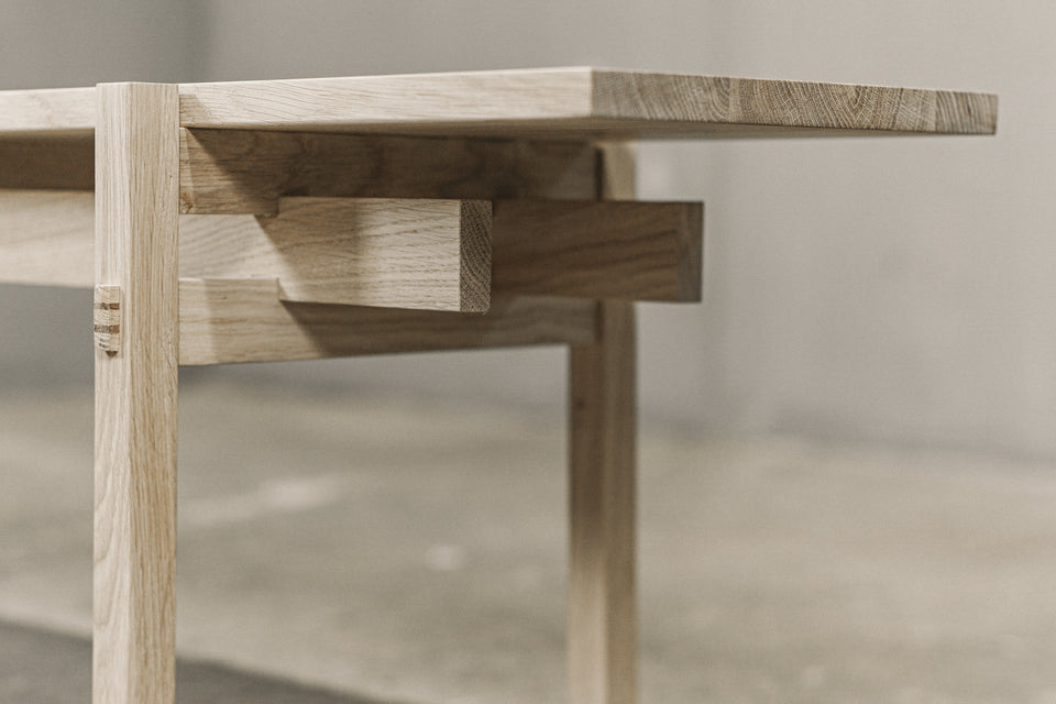 TV TABLE 819