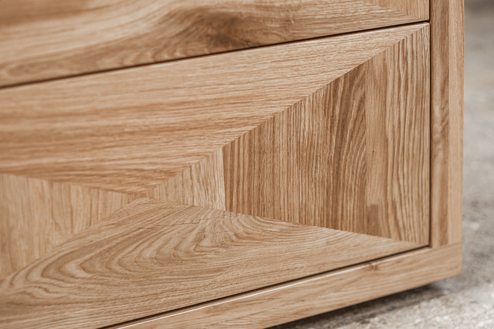 CHEST OF DRAWERS 795