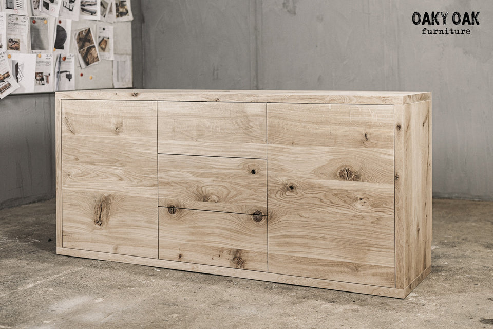 CHEST OF DRAWERS 674