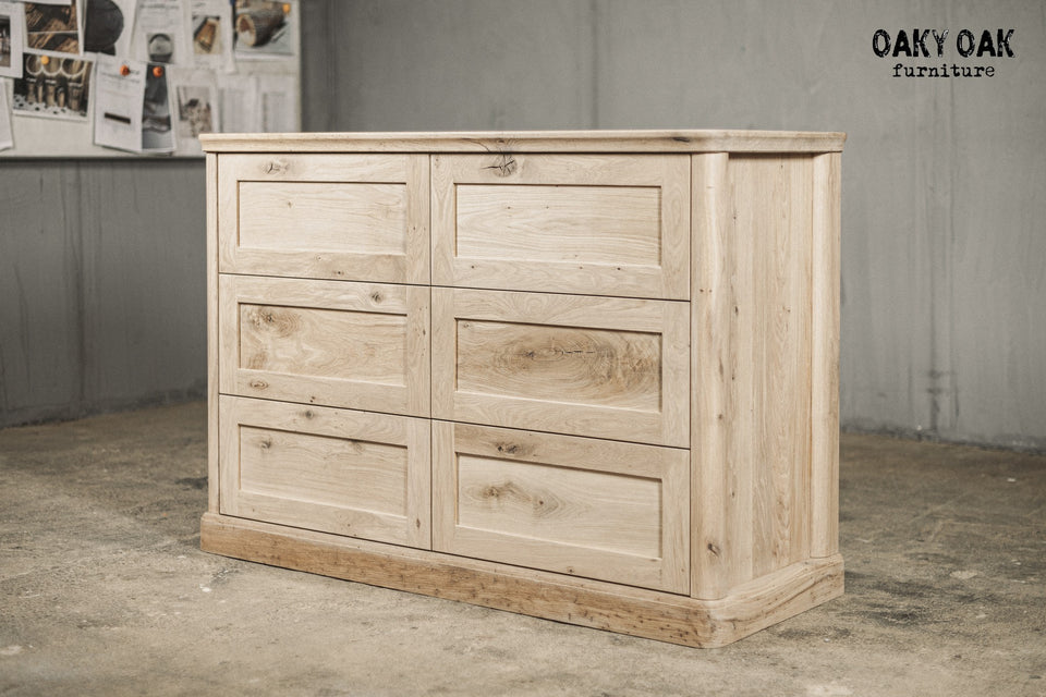 CHEST OF DRAWERS 687