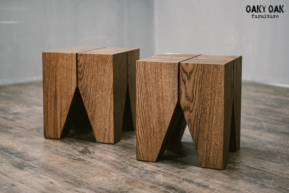 OAK BEDSIDE TABLE 920