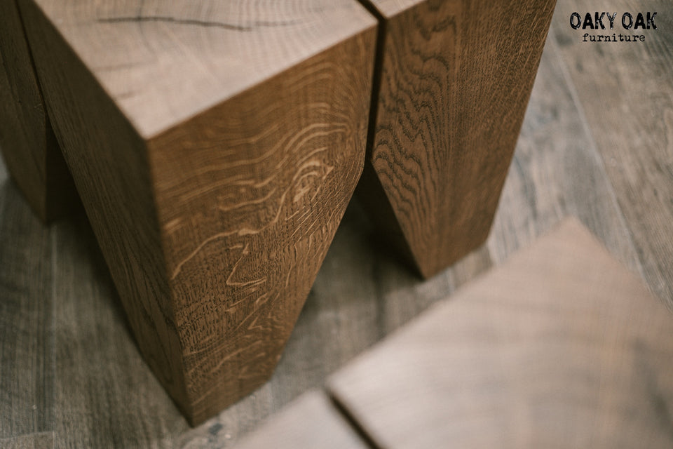 OAK BEDSIDE TABLE 920