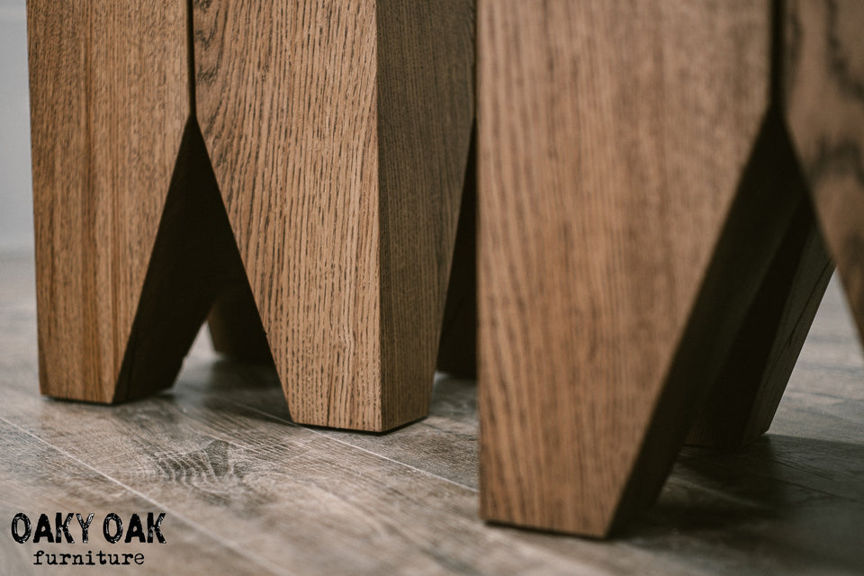 OAK BEDSIDE TABLE 920