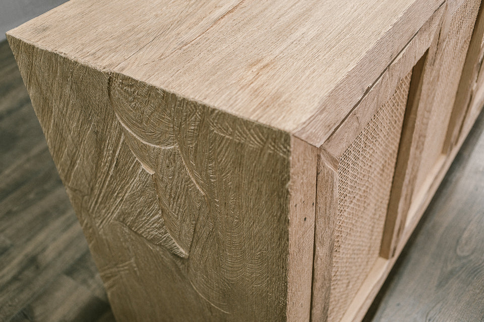 CHEST OF DRAWERS 815