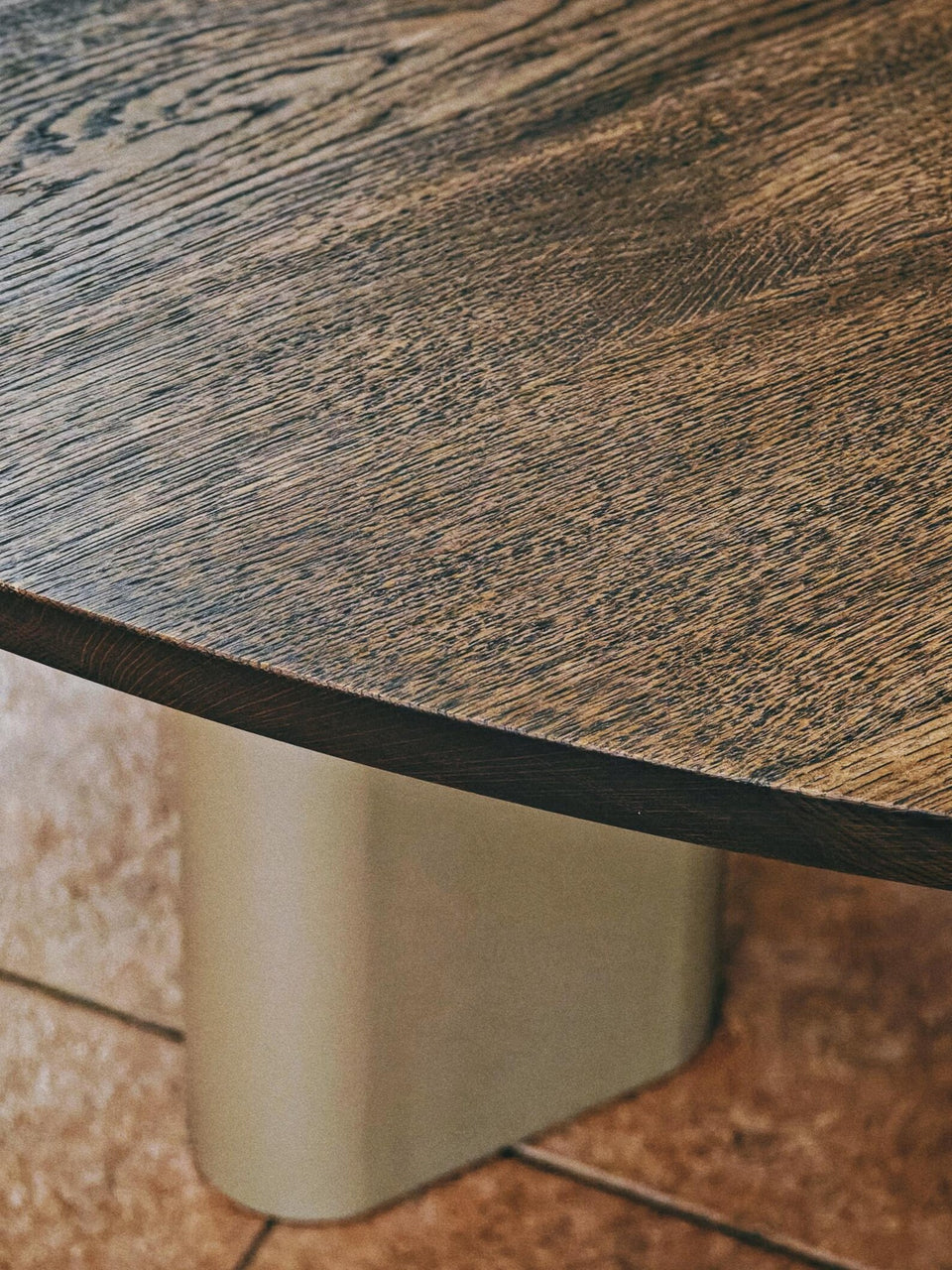 OAK ROUND DINING TABLE 878