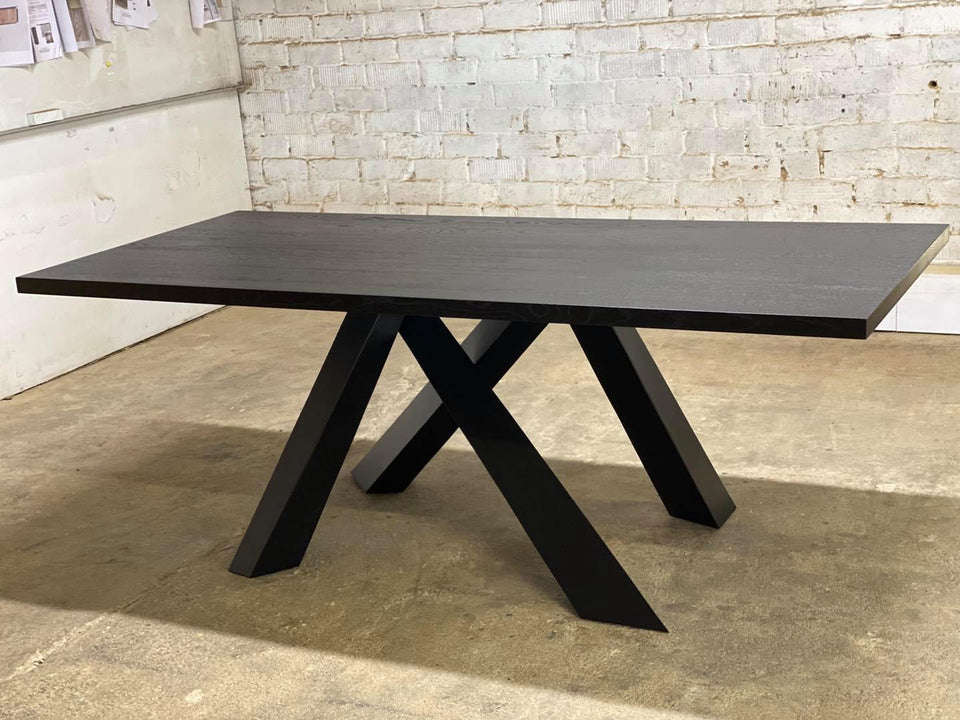DINING TABLE 257