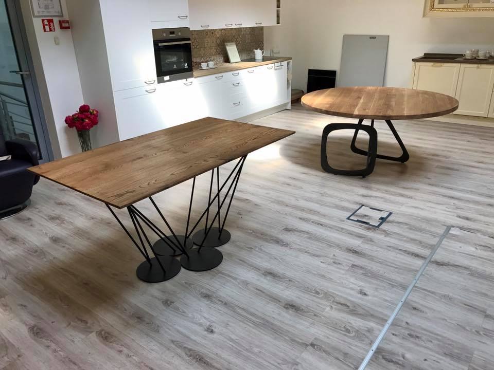 OAK DINING TABLE 47
